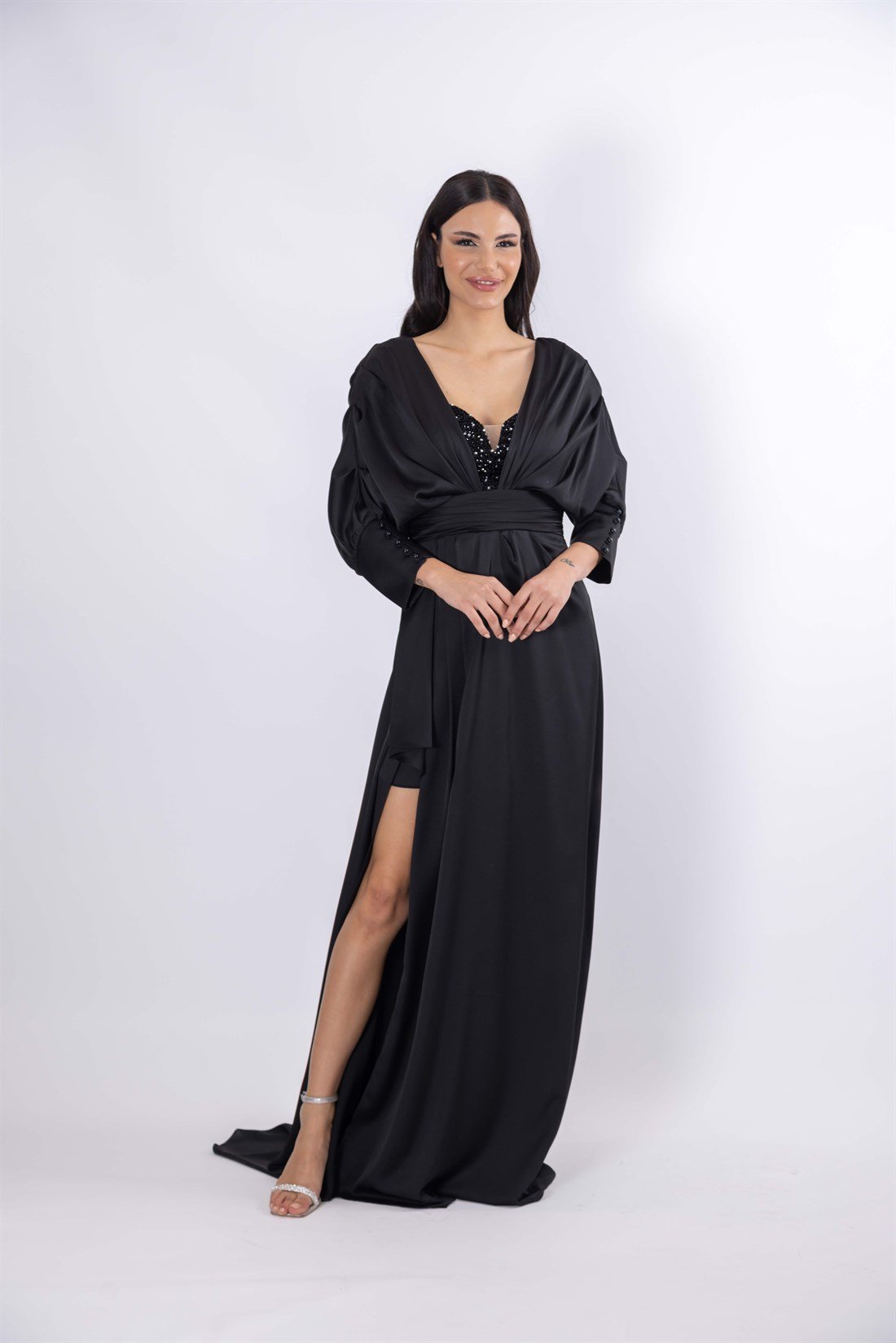 Derin V Yaka Drapeli Yarım Kol Saten Siyah Abiye Elbise