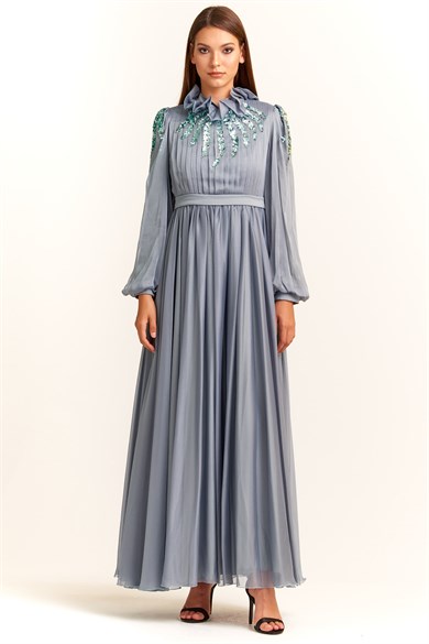 Uzun Balon Kol Yaka Ve Kol Detaylı Tesettür Şifon Abiye Elbise