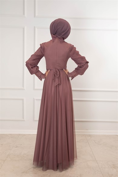 Uzun Drape Kol Güpür Detaylı Şifon Abiye Elbise